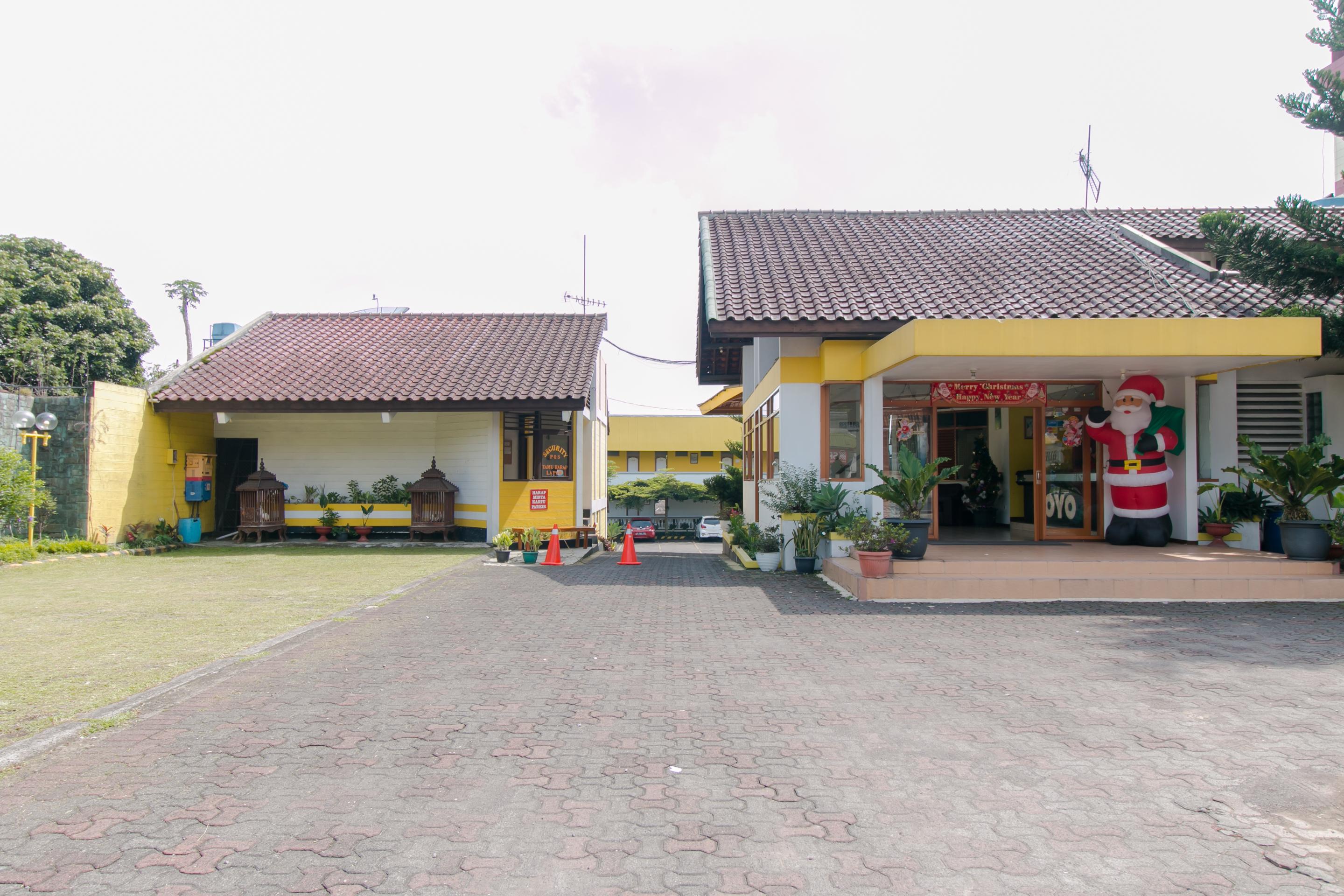 Oyo 1996 Koneng Hotel Cibodas Buitenkant foto